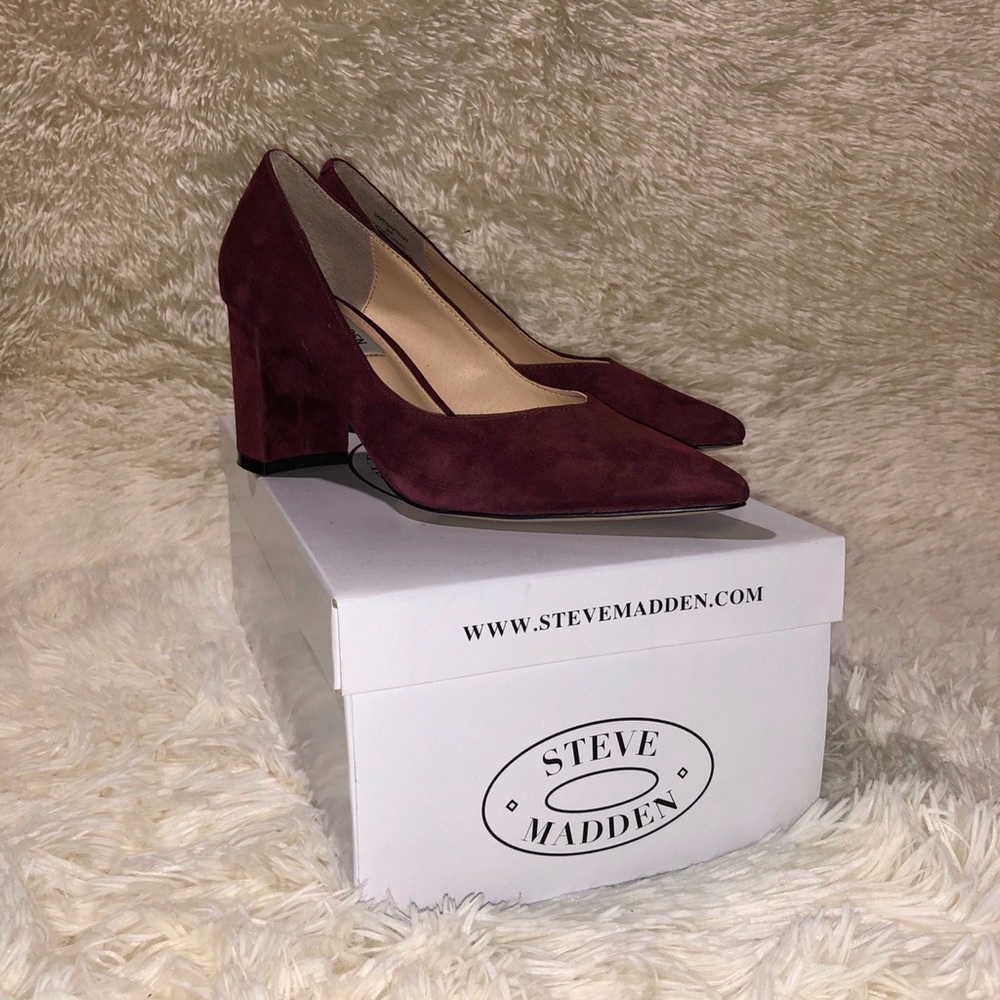 STEVE MADDEN SAVY 
BURGUNDY SUEDE HEELS